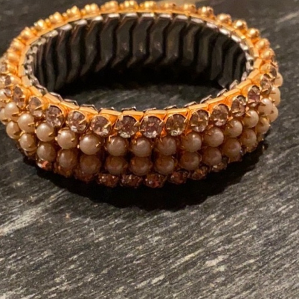 Vintage Pearl and Crystal Bracelet Expandable bracelet the look of CHANEL